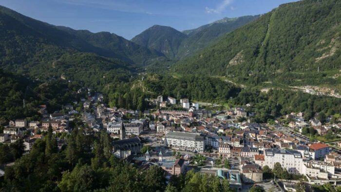 Vue aérienne de la station thermale d'Ax-les-thermes