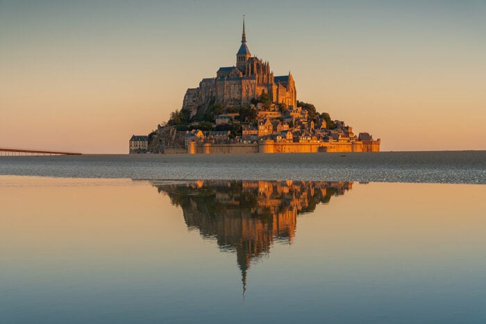 Le Mont-Saint-Michel fait partie des lieux à visiter pendant une cure thermale en Normandie