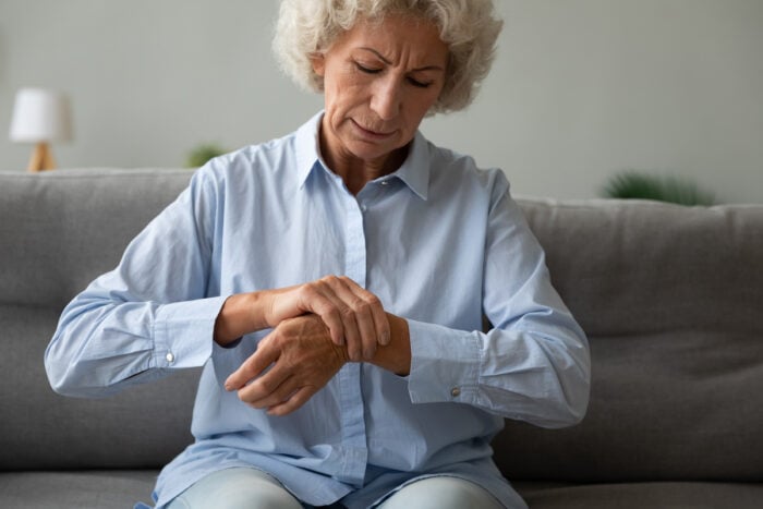 La mini-cure arthrose permet de soulager rapidement et efficacement les douleurs articulaires.