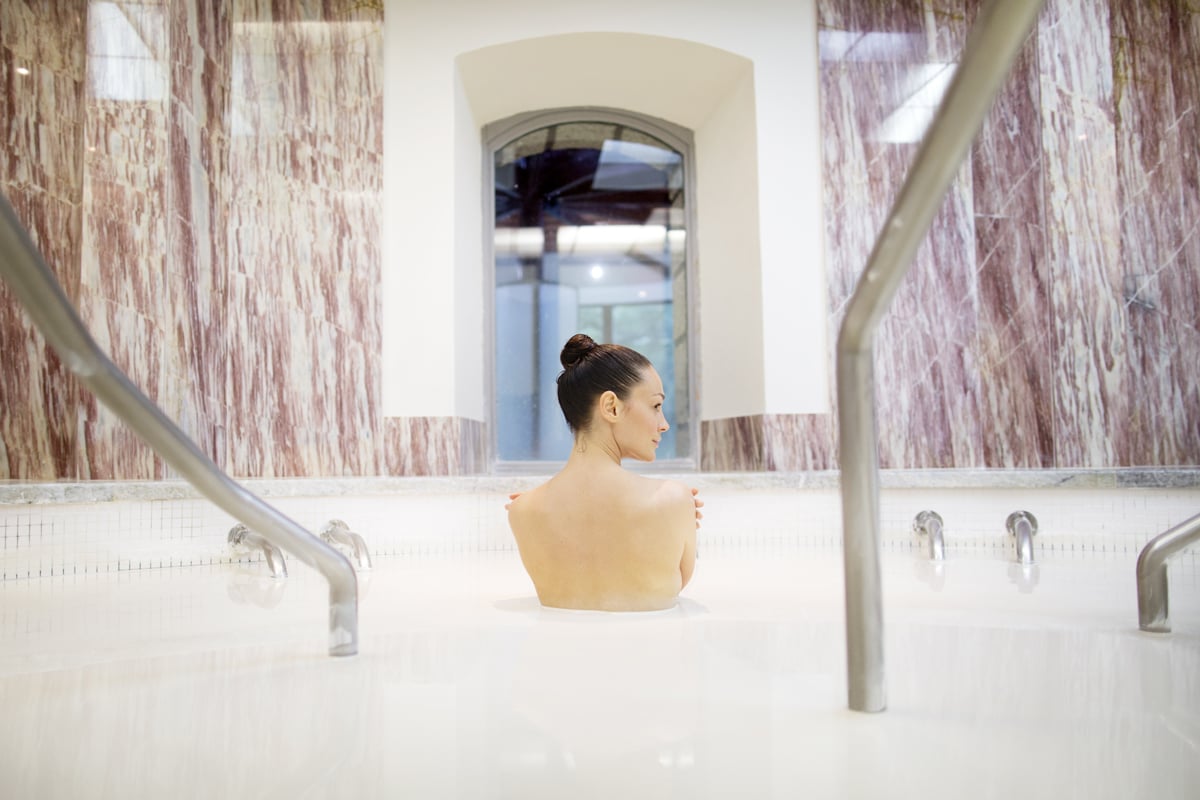 Les plus beaux spas thermaux de France : bain de kaolin au spa thermal de Molitg-les-Bains