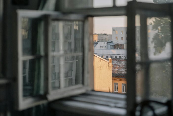 Aérer matin et soir pour limiter l'exposition aux pollens, facteurs déclenchants de l'eczéma au printemps