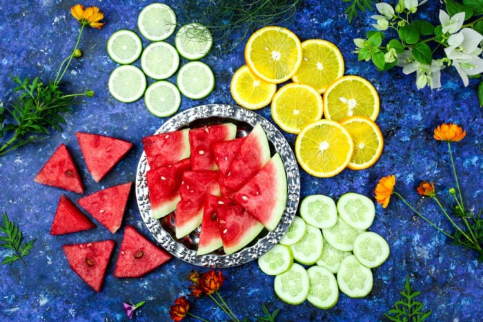 Fruits et légumes frais d'été (pastèque, concombre, citron) © Pexels - Tamanna Rumee