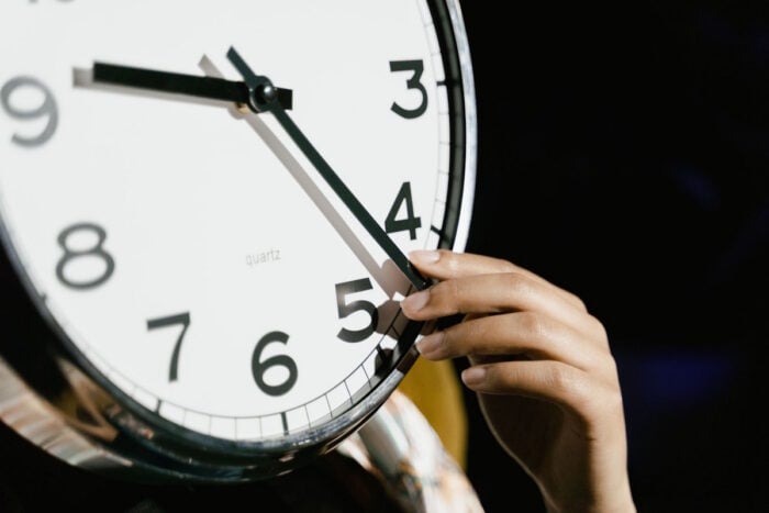 Décaler progressivement l'heure du coucher pour limiter les effets du changement d'heure sur le sommeil © Pexels - Tima Miroshnichenko