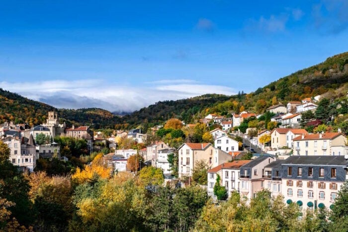 Vue sur la station thermale de Royat-Chamalières, en Auvergne (Puy-de-Dôme)