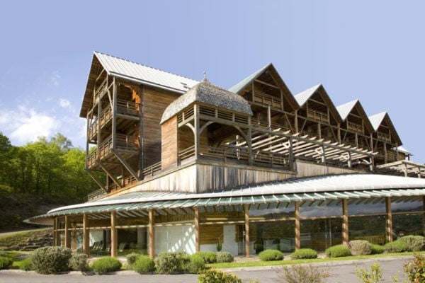 Cure thermale Cransac-les-Thermes - Le centre thermal construit en bois