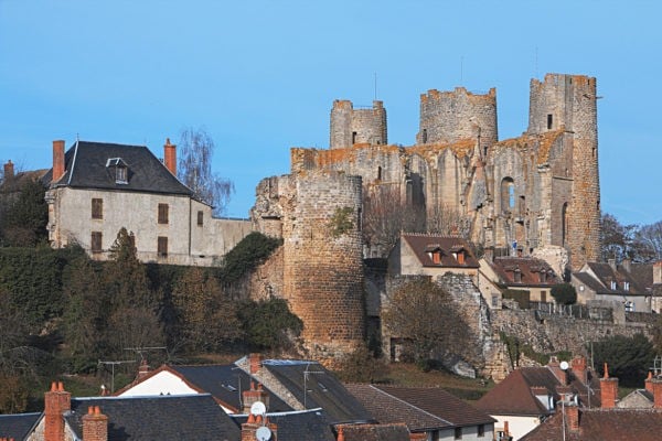 Cure thermale Bourbon-l'Archambault - La forteresse de la station thermale
