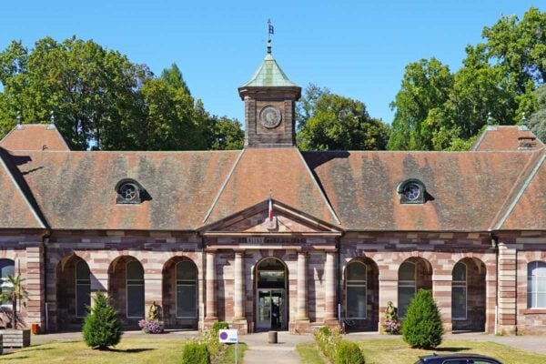 Façade extérieure des Thermes de Luxeuil-les-Bains