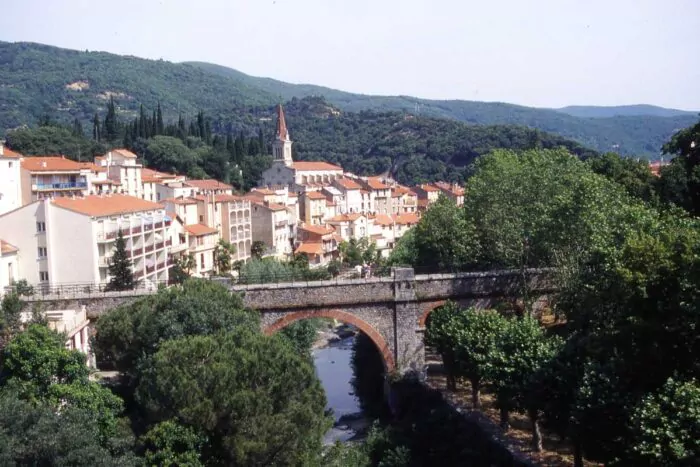 Pont dans le centre du village d'Amélie-les-Bains