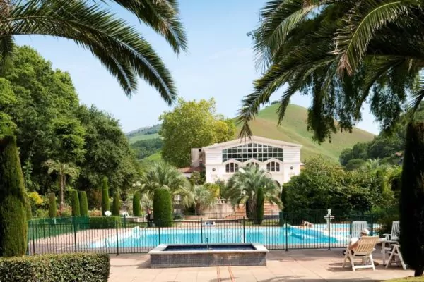 Cure thermale Cambo-les-Bains - Le parc luxuriant des thermes