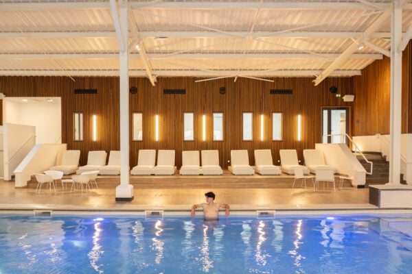 Lips-Photographie Spa Source Centre Thermal La Roche-Posay bassin piscine homme
