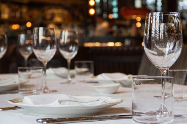 Table d'un restaurant à Barbotan-les-Thermes