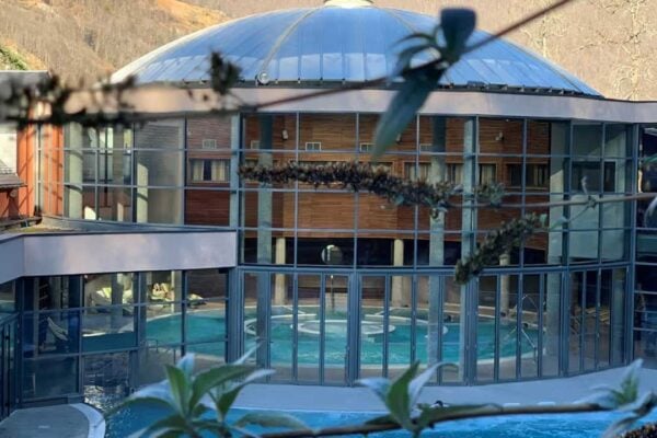 Vue extérieure du spa bains du Rocher de Cauterets