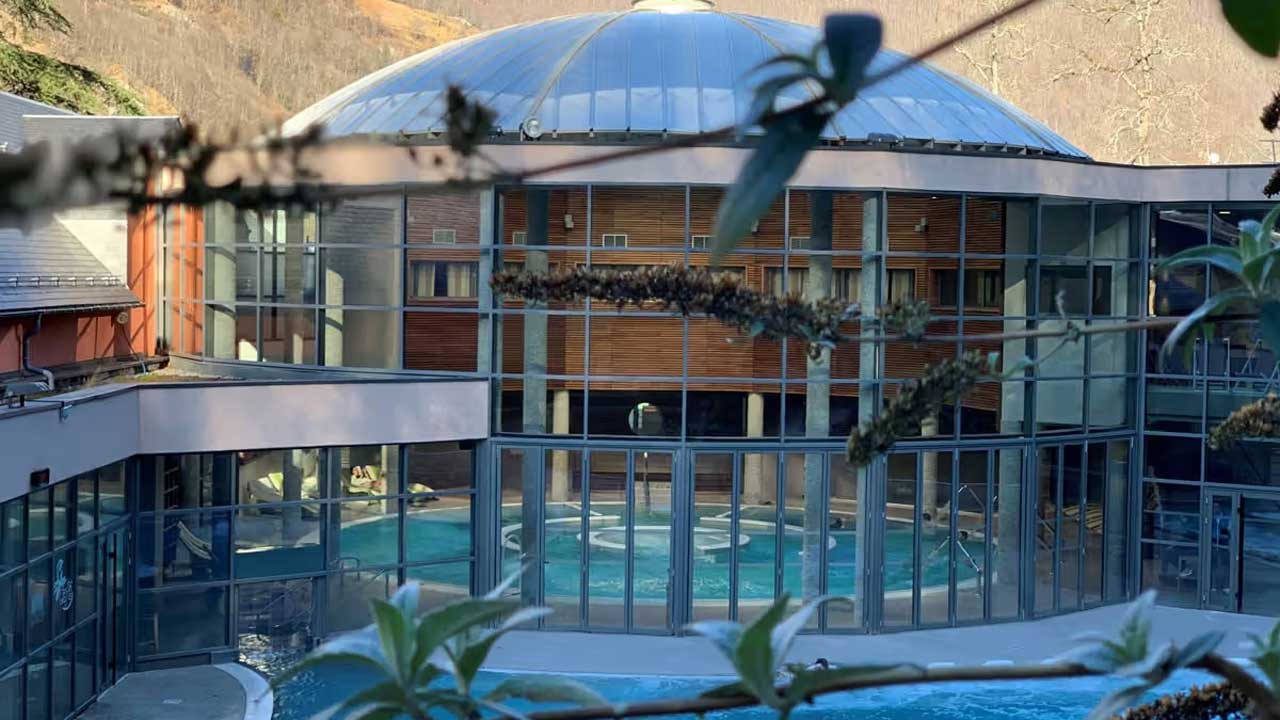 Vue extérieure du spa bains du Rocher de Cauterets