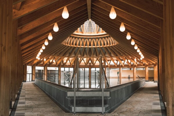 Piscine du Spas de Vals-les Bains ©naimikoprod