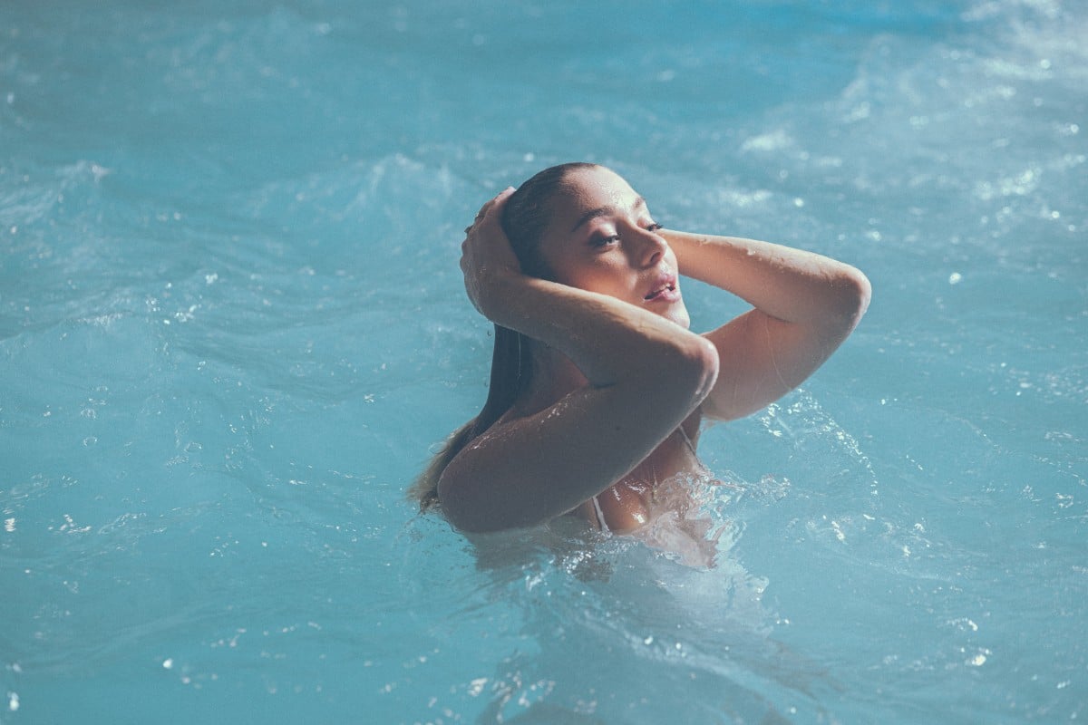 femme dans bassin eau thermal spa thermal villa pompei amnéville
