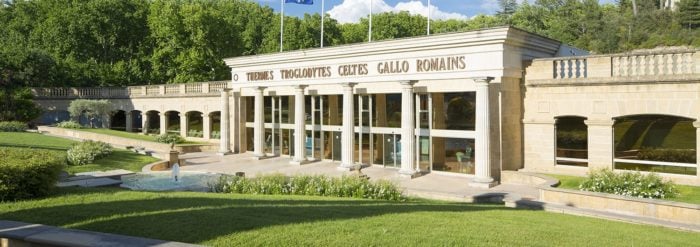 Thermes de Gréoux-les-Bains exploités par la Chaîne Thermale du Soleil, le plus grands des groupes thermaux français