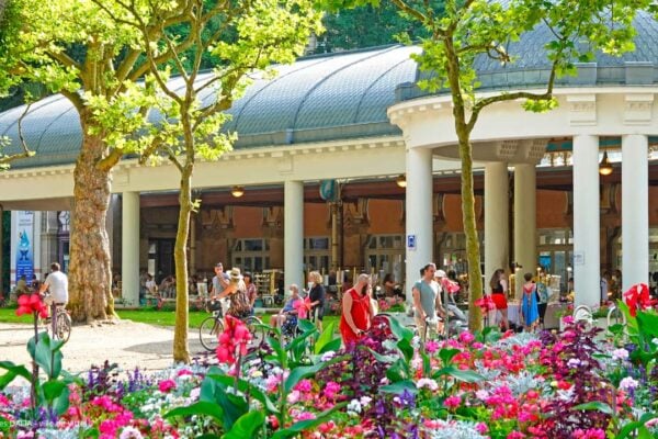 Vue façade extérieure des thermes de Vittel