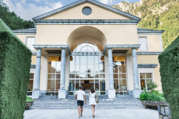 Vue façade thermes de Cauterets dans les Pyrénées