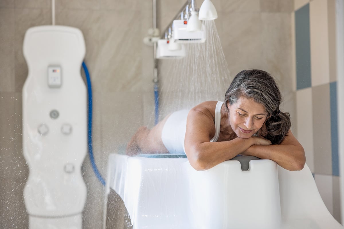femme en mini cure thermale aux thermes de Fumades