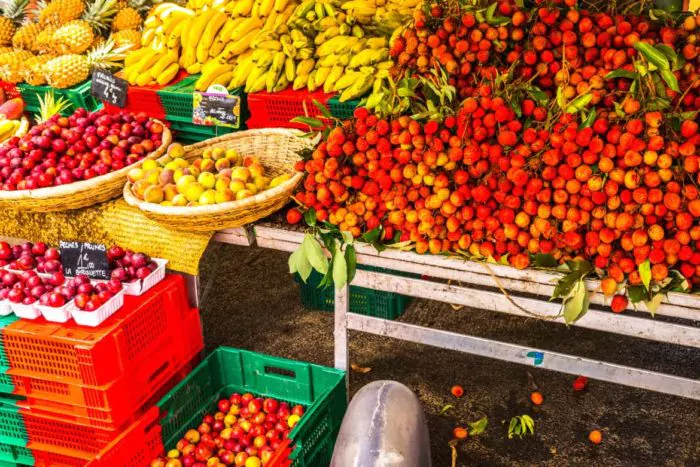 Cure thermale à Cilaos - Les couleurs d'un marché réunionnais