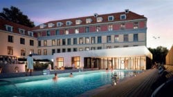 Vue façade extérieure de l'établissement thermal d'Évaux-les-Bains