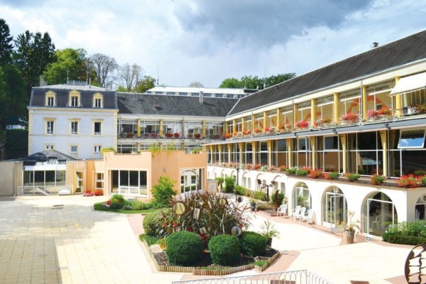Cure thermale Bourbon-Lancy - Entrée des Thermes