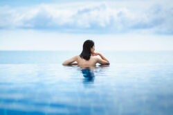 Femme en thalassothérapie