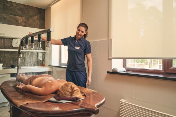 massage sous eau thermale
