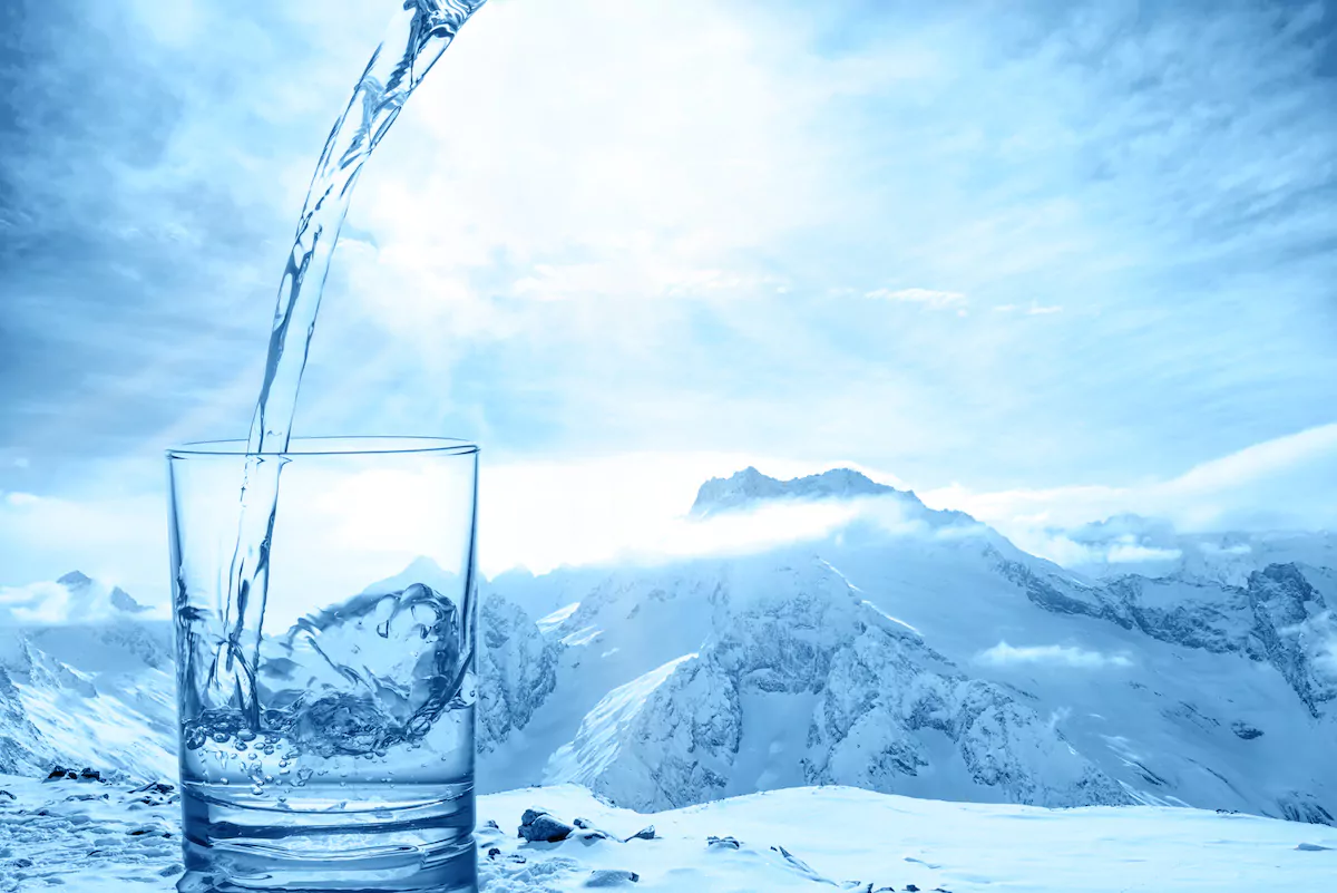 Quelles sont les différences entre eau de source et eau minérale ?