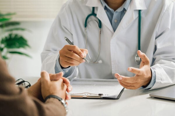 Consultation chez un médecin traitant