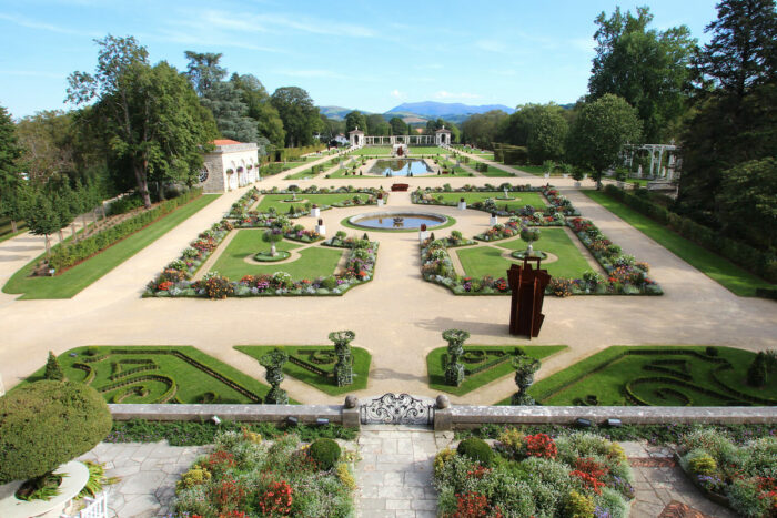 jardin à la française de la villa Arnaga à Cambo
