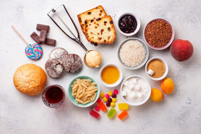 Assortiment d'aliments de type glucides simples