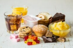 Différents aliments sucrés