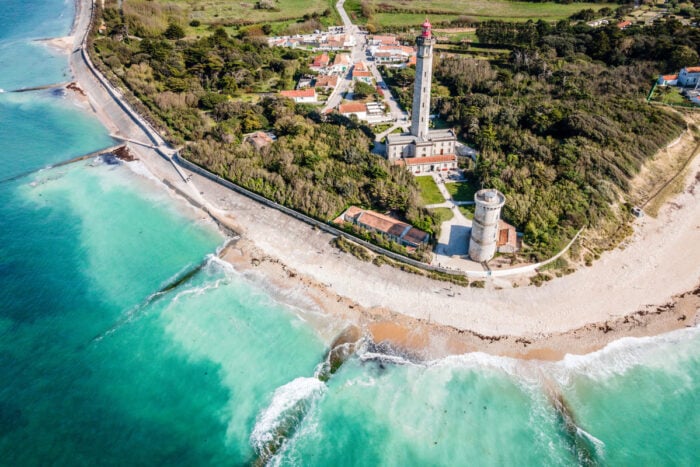 Vue aérienne du Phare des Baleines depuis l'Ile de Ré en Charente Maritime