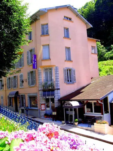 Vue façade hotel de la source Capvern les Bains