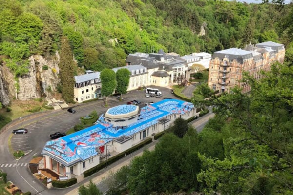 Vue aérienne des thermes de Bagnoles-de-l'Orne