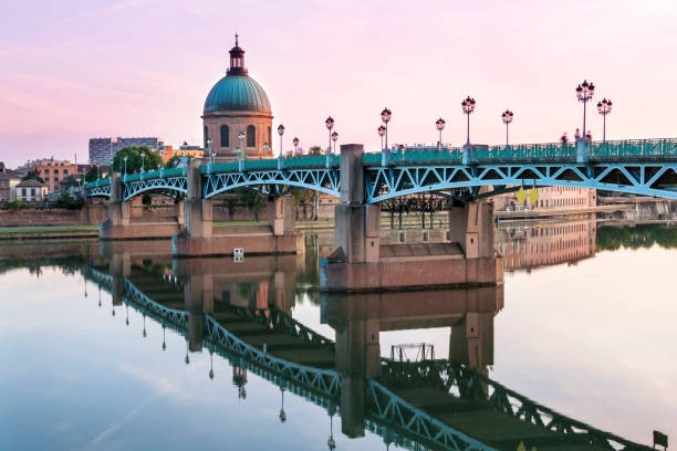 Toulouse, vue d'un pont traversant la Garonne
