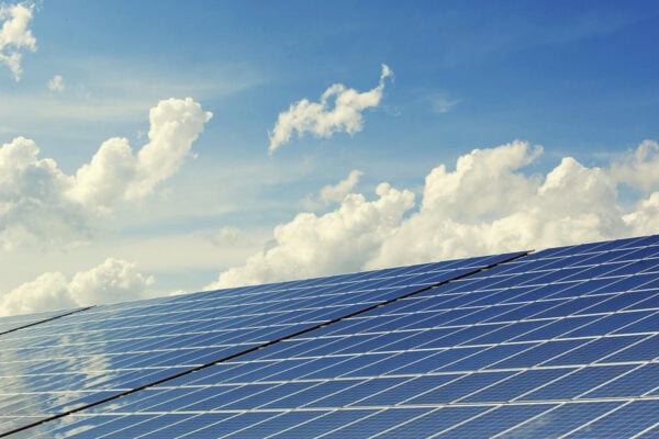Panneaux solaires pour améliorer l'indépendance énergétique des centres thermaux Crédit image : andreas160578 from Pixabay