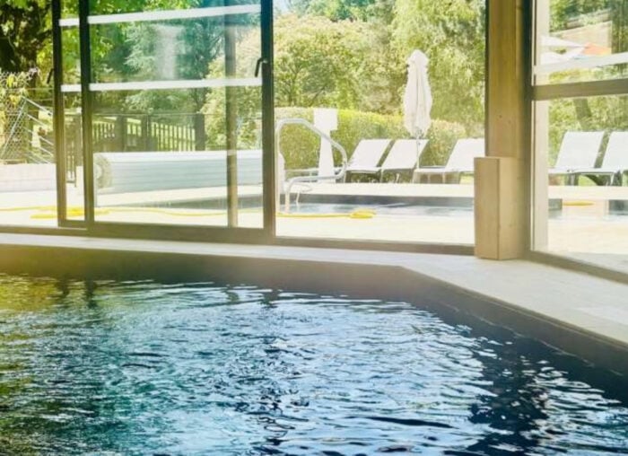 Bassin intérieur et extérieur spa thermal Aix-les-Bains Marlioz