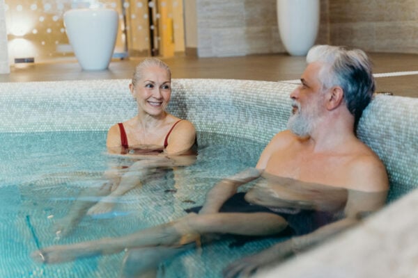 Quelle mutuelle senior rembourse les cures thermales et médecines douces ? Photo @ Pexels cottonbro studio