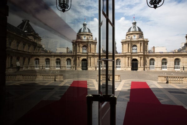 Vue de l'entrée du Sénat français