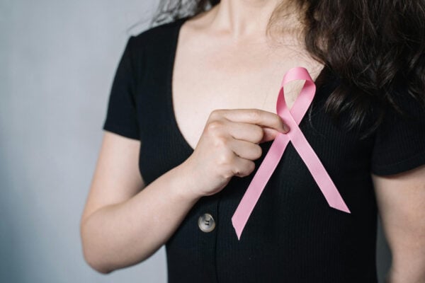 Prise en charge de la cure post-cancer du sein @Pexels - Anna Tarazevich