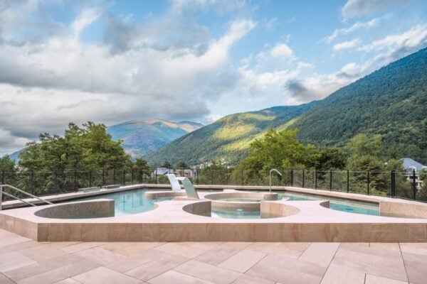 Thermes Luchon thermoludique bassin toit