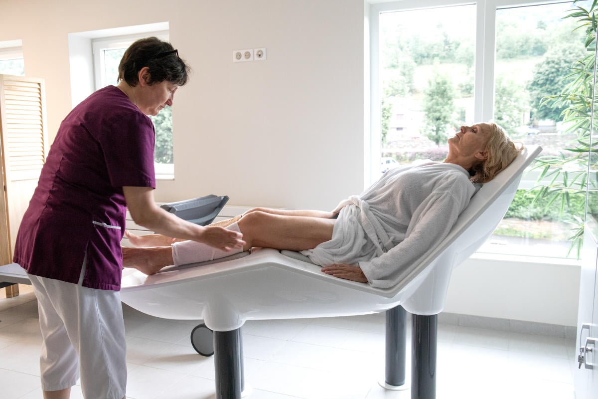 cataplasme sur curiste au centre thermal de bagnols les bains en lozere