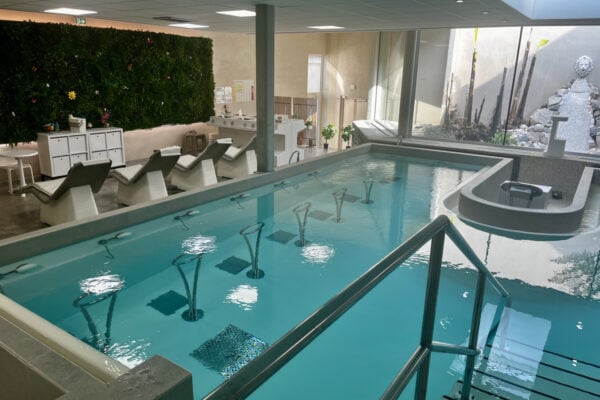La piscine des Thermes Bérot a été rénovée lors des travaux de Coeur Thermal à Dax